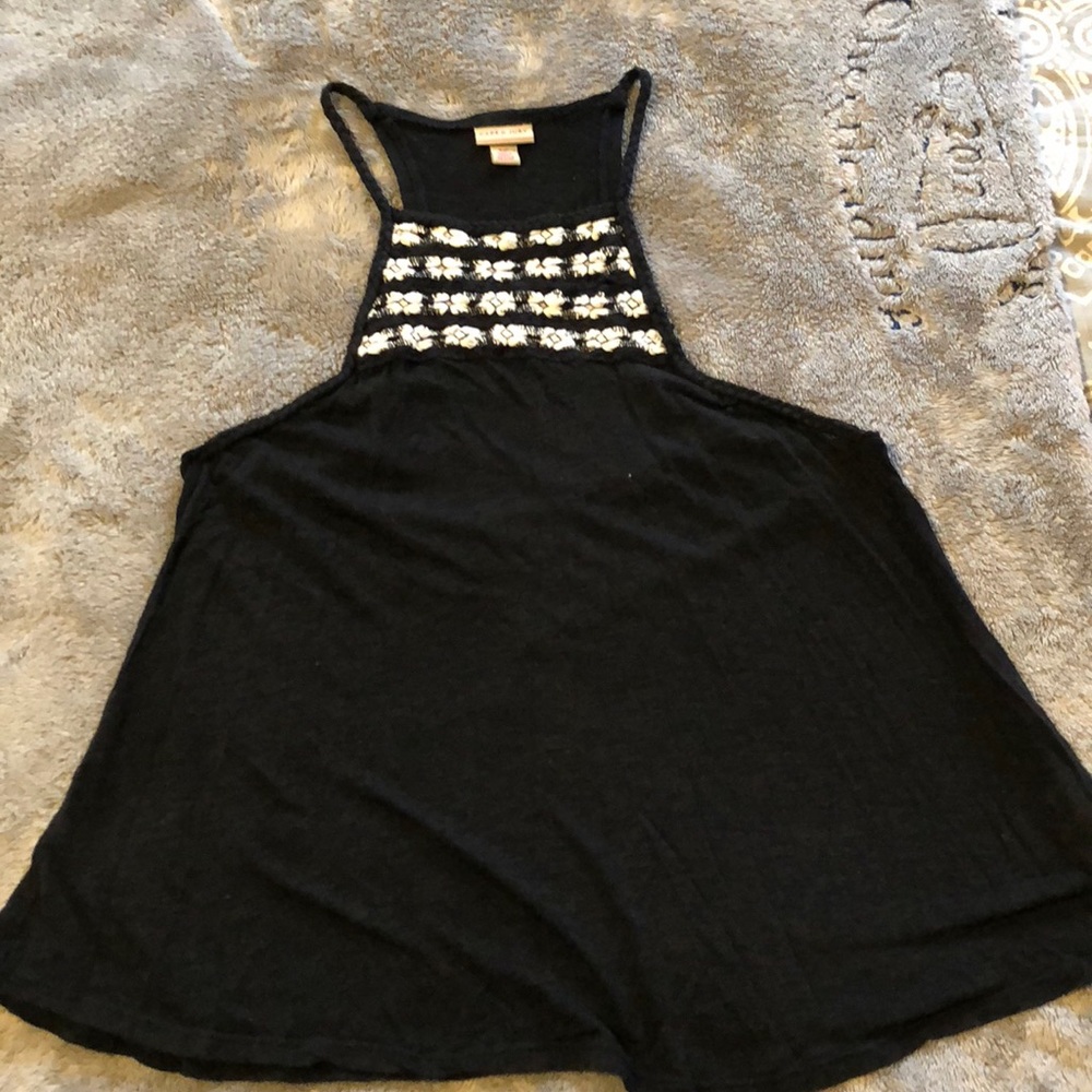 Black and white tank with flower detail